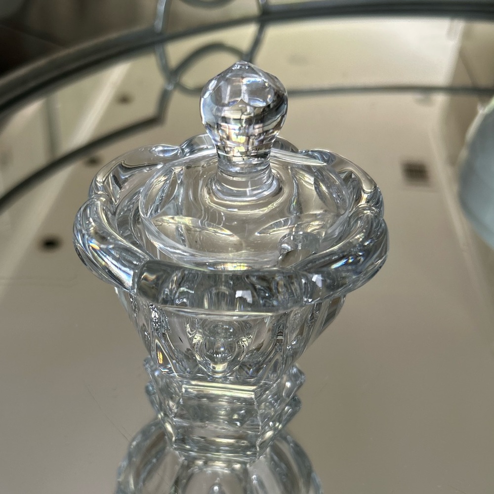 Baccarat (France) decorative small jar.